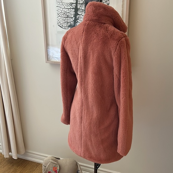 ICHI | Tavana Plush Faux Fur Coat - Picture 4 of 7